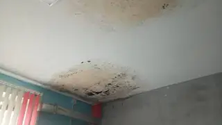 Школа в Бурятии покрылась плесенью и трещинами после ремонта 