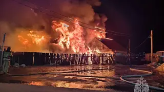 В Иркутске пожарные ликвидировали возгорание сразу двух частных домов