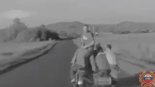 Пьяный красноярец вёз пятерых товарищей на мотоцикле с кладбища