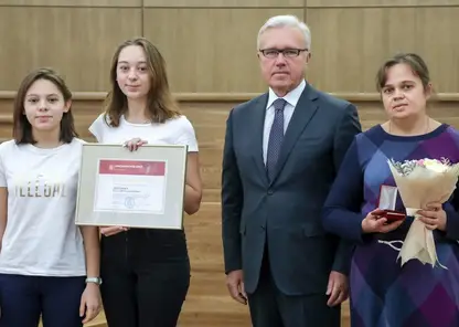 Президент России наградил многодетную семью из Минусинска орденом «Родительская слава»