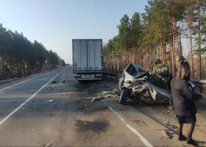 На трассе в Иркутской области мать с дочерью погибли в автокатастрофе