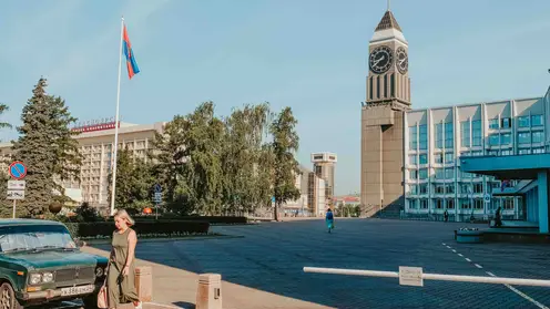 Главные городские часы Красноярска в честь Дня знаний исполняют песню Владимира Шаинского