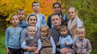 Владимир Путин наградил многодетную семью из Томска орденом «Родительская слава»