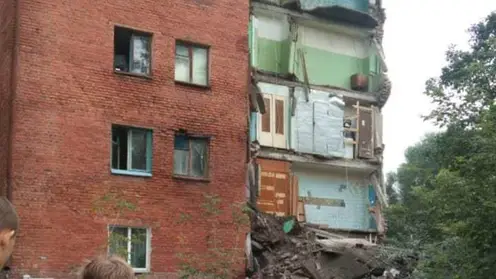 В мэрии Омска проходят обыски из-за обрушения стены жилого дома