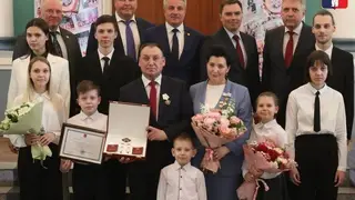 Многодетная семья из Норильска получила орден «Родительская слава»