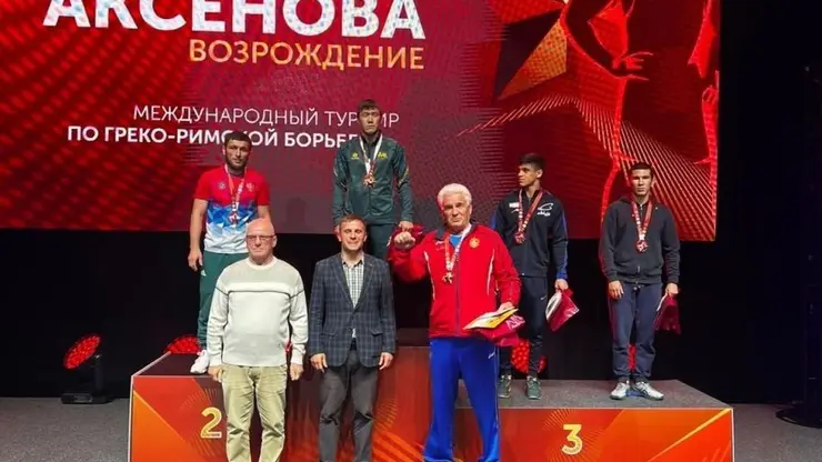 4 медали международного турнира выиграли борцы из Красноярска 