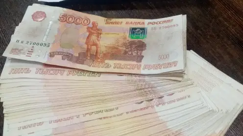 В Иланском районе иностранцы из кассы магазина украли 1,6 млн рублей