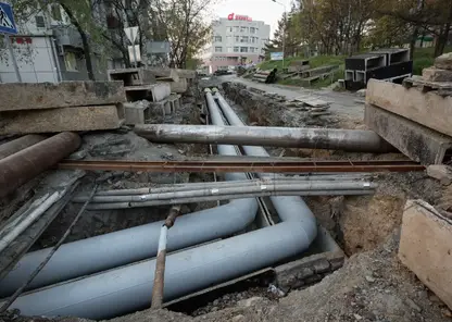 В Красноярске на пересечении улиц Марковского и Парижской коммуны локализован порыв трубопровода