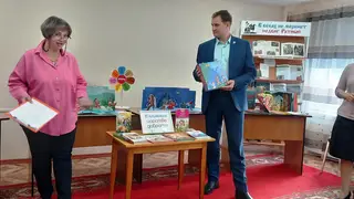 Богучанская ГЭС передала Кежемской районной библиотеке комплект специальных книг