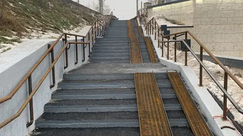 В Красноярске до конца этого года отремонтируют семь лестниц
