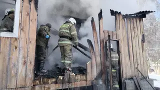 Житель Бурятии спас из горящего дома двух детей