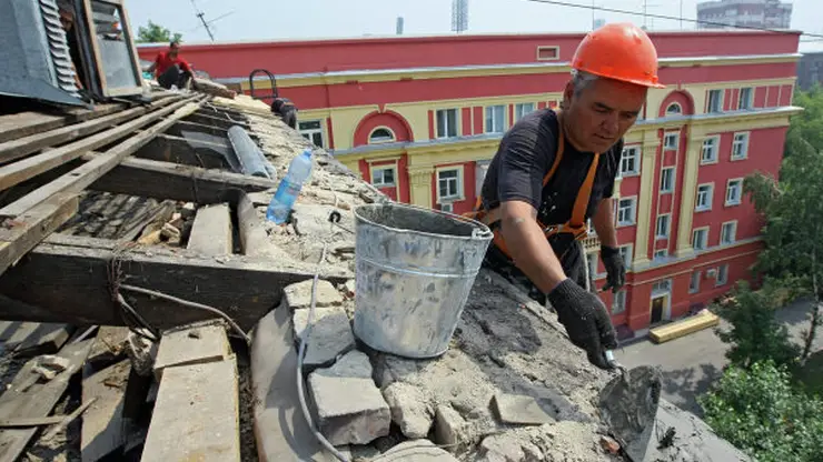 В Красноярском крае в поселке Каменка завершили капремонт крыш 6 домов