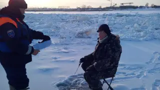 В Красноярском крае три рыбака отправились «покорять Енисей» на льдине