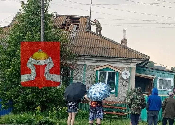 Молния пробила крышу дома в Назаровском районе