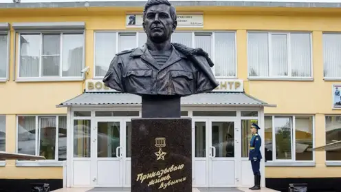 В СФУ открыли памятник генералу Виктору Дубынину