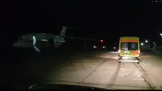 Самолет МЧС России отправился с пострадавшим пожарным из Иркутска в Санкт-Петербург
