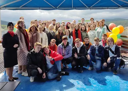 В Красноярске одарённые выпускники отправились в круиз на теплоходе