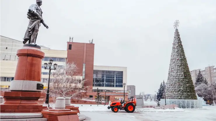 На улицы и дороги Красноярска в ночь на 21 января вышло 150 снегоуборочных машин