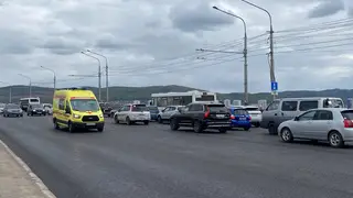 В Красноярске из-за дождя приостановили ремонт Коммунального моста