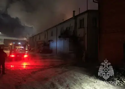 В Иркутской области огнеборцы ликвидируют пожар в торговом центре