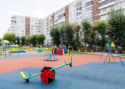 В Советском районе Красноярска продолжается благоустройство дворов при поддержке РУСАЛа