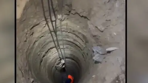 В Якутске охранник на стройке упал в 15-метровую яму для сваи
