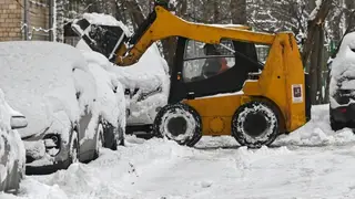 В Красноярске коммунальщики убрали от снега более 50% всех дворов