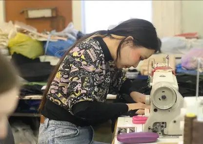 Студенты из Якутии шьют носилки для участников СВО