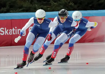 Конькобежцы из Красноярска выиграли золото командного спринта на Кубке России