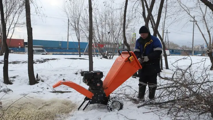 В Свердловском районе за год мобильная бригада собрала 45 КамАЗов мусора
