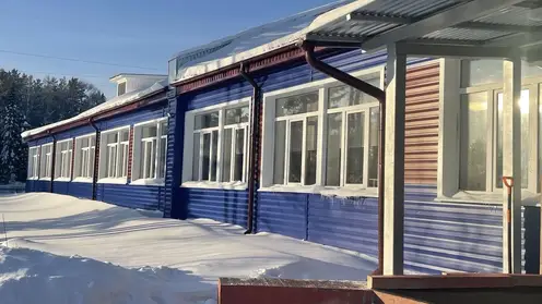Деревянную школу 1968 года постройки отремонтировали в поселке Иркутской области