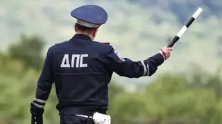 В Бурятии полицейским пришлось надеть наручники на пьяного водителя