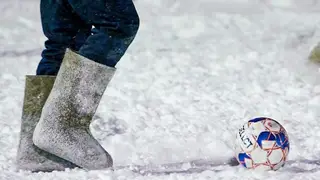 В Норильске прошёл арктический футбольный матч в валенках