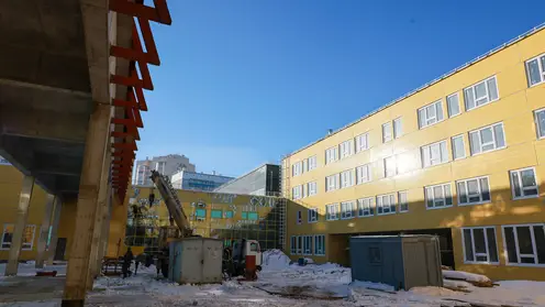 Губернатор Михаил Котюков проинспектировал строительство школы в 3-м микрорайоне Солнечного