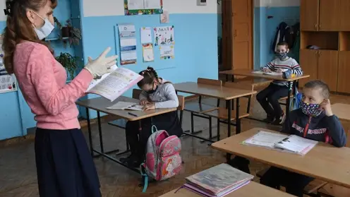 В Якутске учеников 1 - 8 и 10 классов перевели на дистанционное обучение