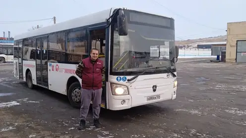 Водитель маршрутного автобуса в Красноярске спас деньги и смартфон горожанина