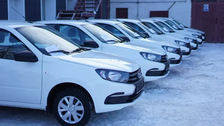 Более 80 новых автомобилей получили районные больницы Иркутской области в 2023 году