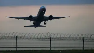 Кузбассовец повредил кислородную систему самолета во время полета